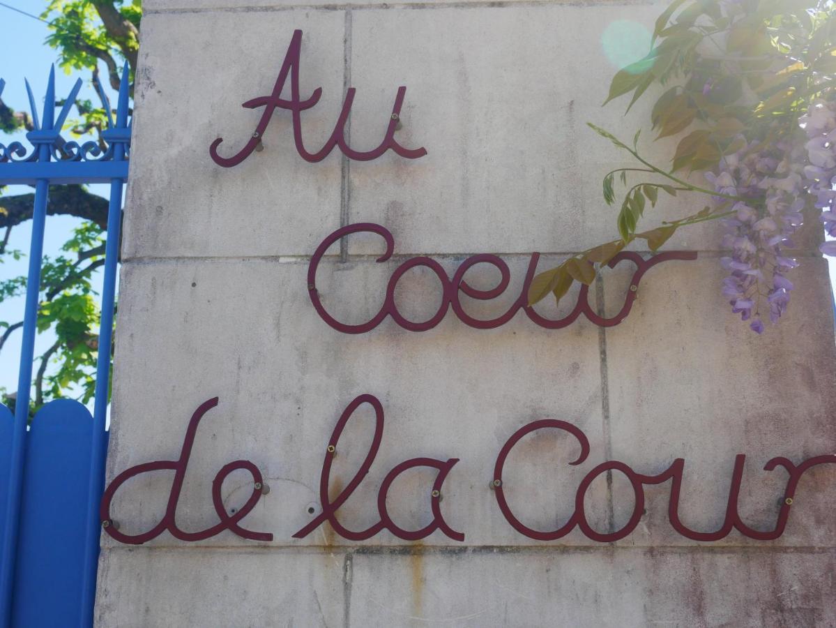 Au Coeur De La Cour *